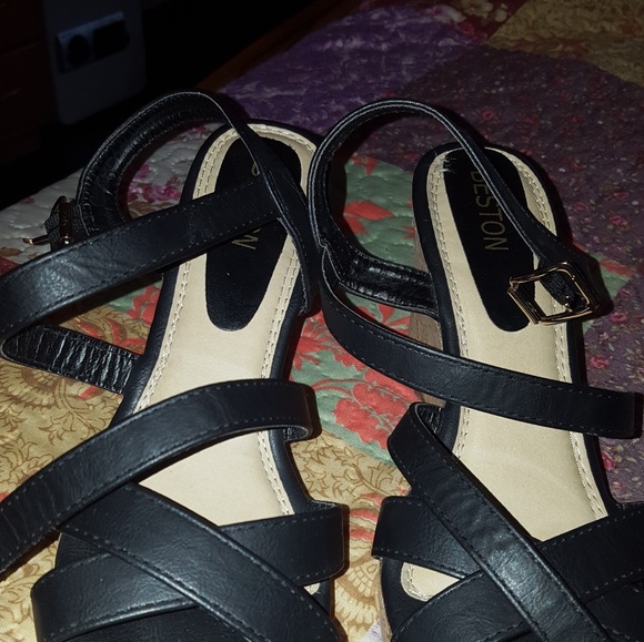 Ladies size 9 wedge sandals - Picture 2 of 2